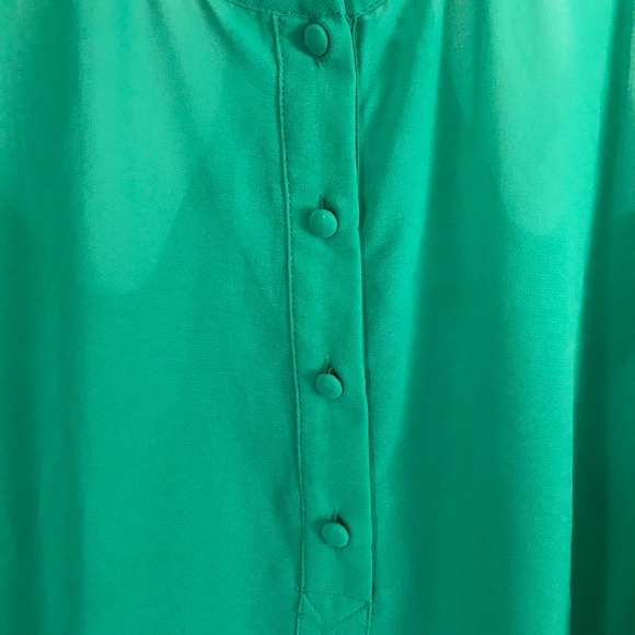GREEN BACKLESS BLOUSE - Picture 2 of 4